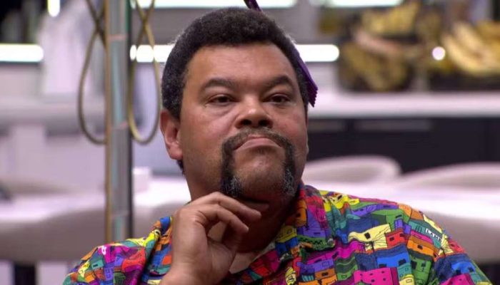 145191666-estrelismo-eliminado-do-bbb26-babu-santana-ignora-fas-na-porta-dos-estudios-globo.jpg