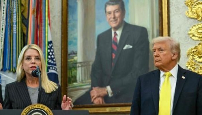 15out2025-trump-e-procuradora-geral-pam-bondi-1760569704340_v2_615x300.jpg