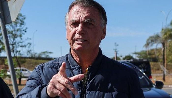 18jul2025-jair-bolsonaro-chega-na-seap-em-brasilia-para-colocar-a-tornozeleira-eletronica-17528466.jpeg