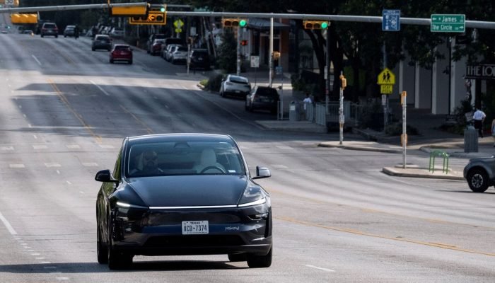 2025-07-24T184130Z_1_LYNXMPEL6N18P_RTROPTP_4_TESLA-ROBOTAXI-e1753407373209.jpg