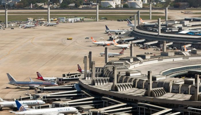 2765px-riodejaneiro_aerea_aeroportogaleao-131756cut.jpg