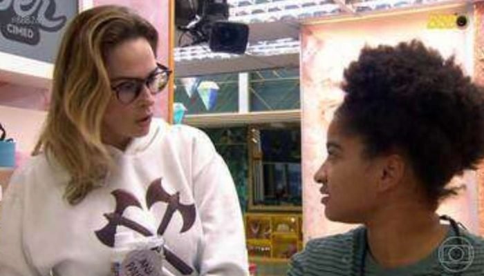 396671101-bbb26-fim-da-alianca-ana-paula-e-milena-discutem-por-estalecas-pelo-amor-de-deus.jpg