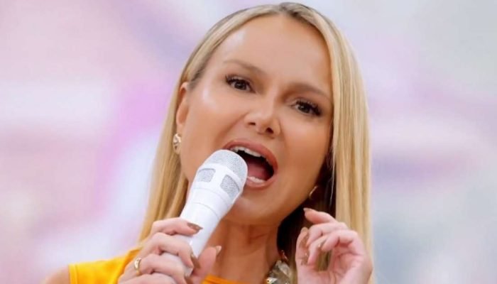 831639438-eliana-em-seu-programa-da-tv-globo.jpg