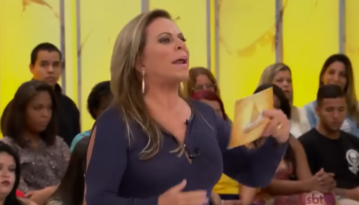 929260643-cristina-rocha-ficou-marcada-no-casos-de-familia-por-barracos.png