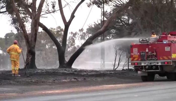 Bombeiros-combatem-incendios-florestais-na-Australia.jpg