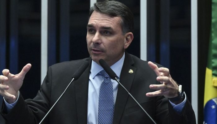 Flavio-Bolsonaro-2-e1764989834132.jpg