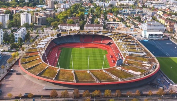 Letzigrund-estadio-em-Zurique-na-Suica-e1752700033599.jpg