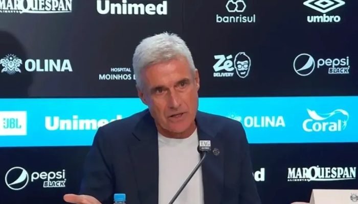 Luis-Castro-e-apresentado-no-Gremio.webp.jpeg