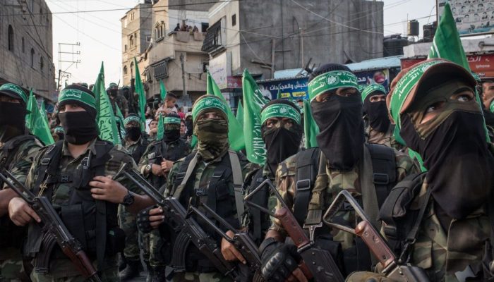 Membros-do-Hamas-sao-vistos-durante-uma-demonstracao-militar-na-Cidade-de-Gaza-e1760876535143.jpg