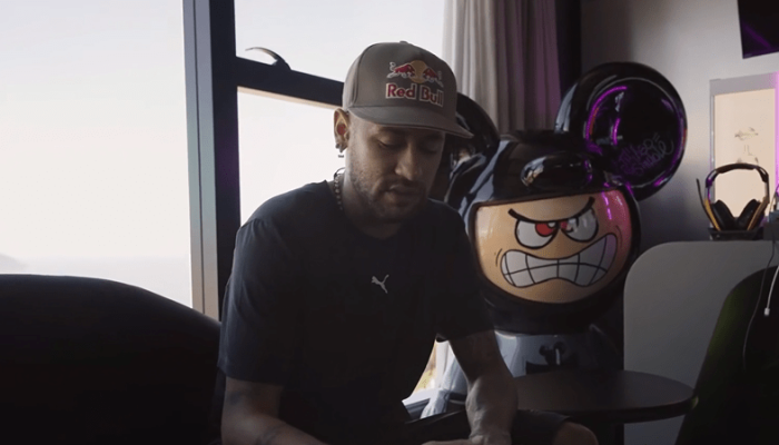 Neymar-em-vlog-publicado-em-seu-canal.webp.png