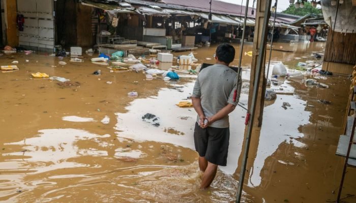 O-centro-e-o-sul-do-Vietna-estao-atualmente-sofrendo-com-fortes-chuvas-que-causaram-devastacao-gener.jpeg