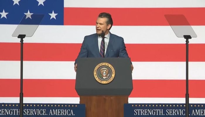 PETE-HEGSETH-FALANDO-EM-QUANTICO.jpeg