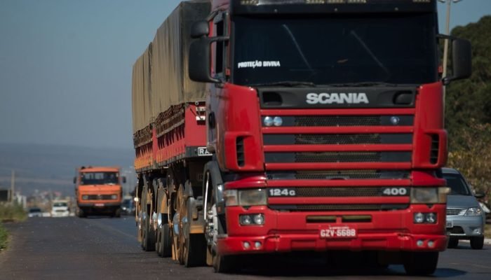caminhoes_transporte_de_cargas010720143046.jpg