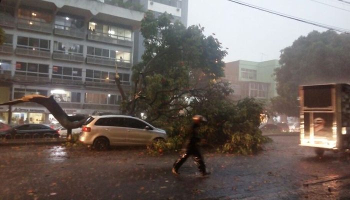 chuva_surpreende_belo_horizonte.jpg