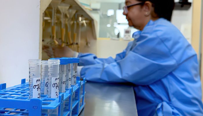 etapa_da_analise_parasitologica_realizada_no_laboratorio_de_malacologia_do_ioc_para_investigacao_da.jpeg etapa_da_analise_parasitologica_realizada_no_laboratorio_de_malacologia_do_ioc_para_investigacao_da.jpeg