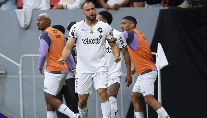 gol-botafogo-vasco-arthur-cabral-e1752361508813.jpg