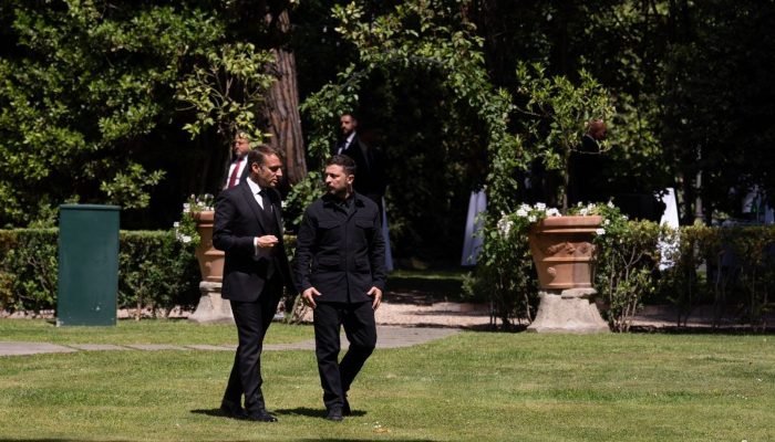 macron-zelensky-funeral-papa-1.jpg