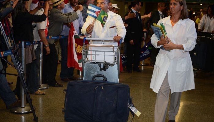medicos_cubanos.jpg
