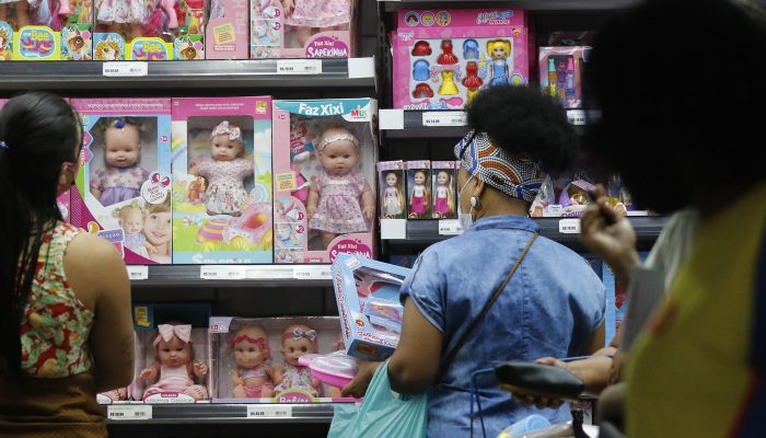 movimento_de_vendas_de_brinquedos_para_o_dia_das_criancas_comercio_varejista_nas_ruas_do_polo_saara.jpeg