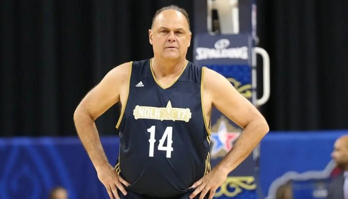 nossa_lenda_oscarschmidt14_participou_do_jogo_das_celebridades_do_nbaallstar_2017_nesta_s.jpg