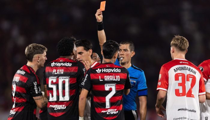 plata-expulso-flamengo-estudiantes-e1758250885249.jpg