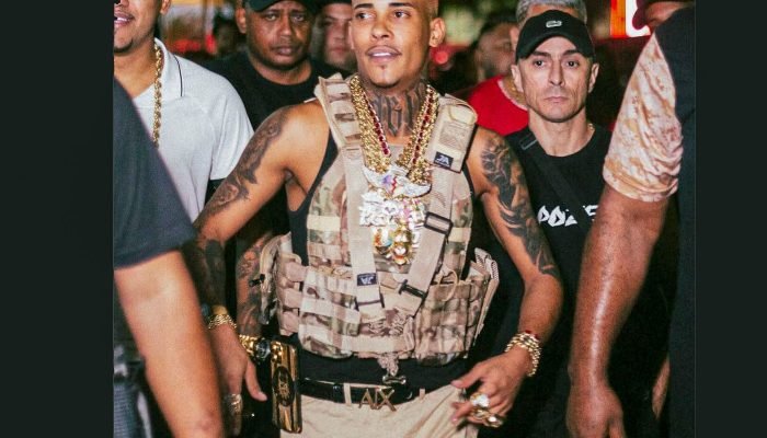 policia_prende_cantor_mc_poze_do_rodo.jpg