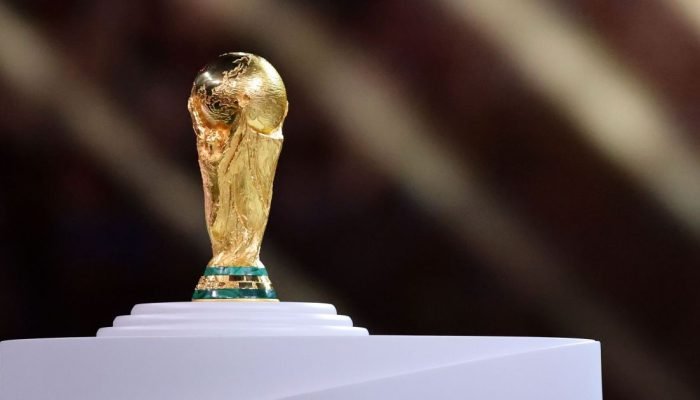 trofeu-copa-do-mundo-argentina-franca-2022-e1763559882787.jpg